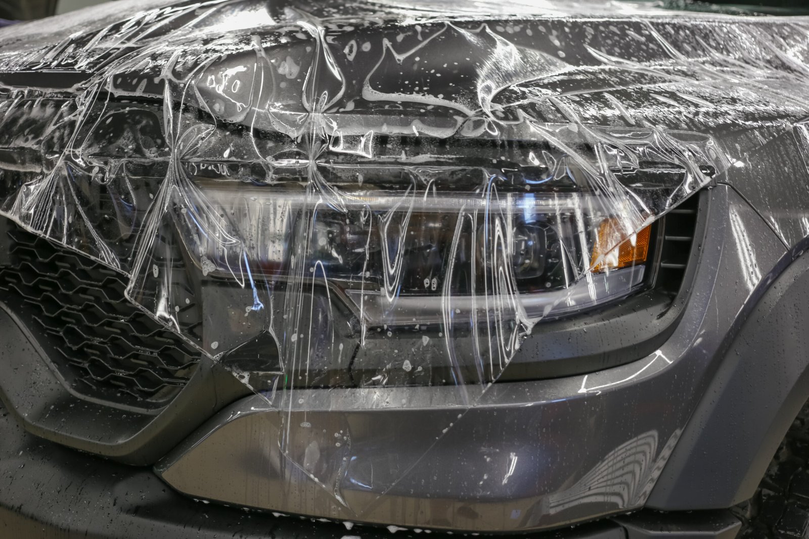 car-wrapping-specialist-applies-polyurethane-film-car (1)